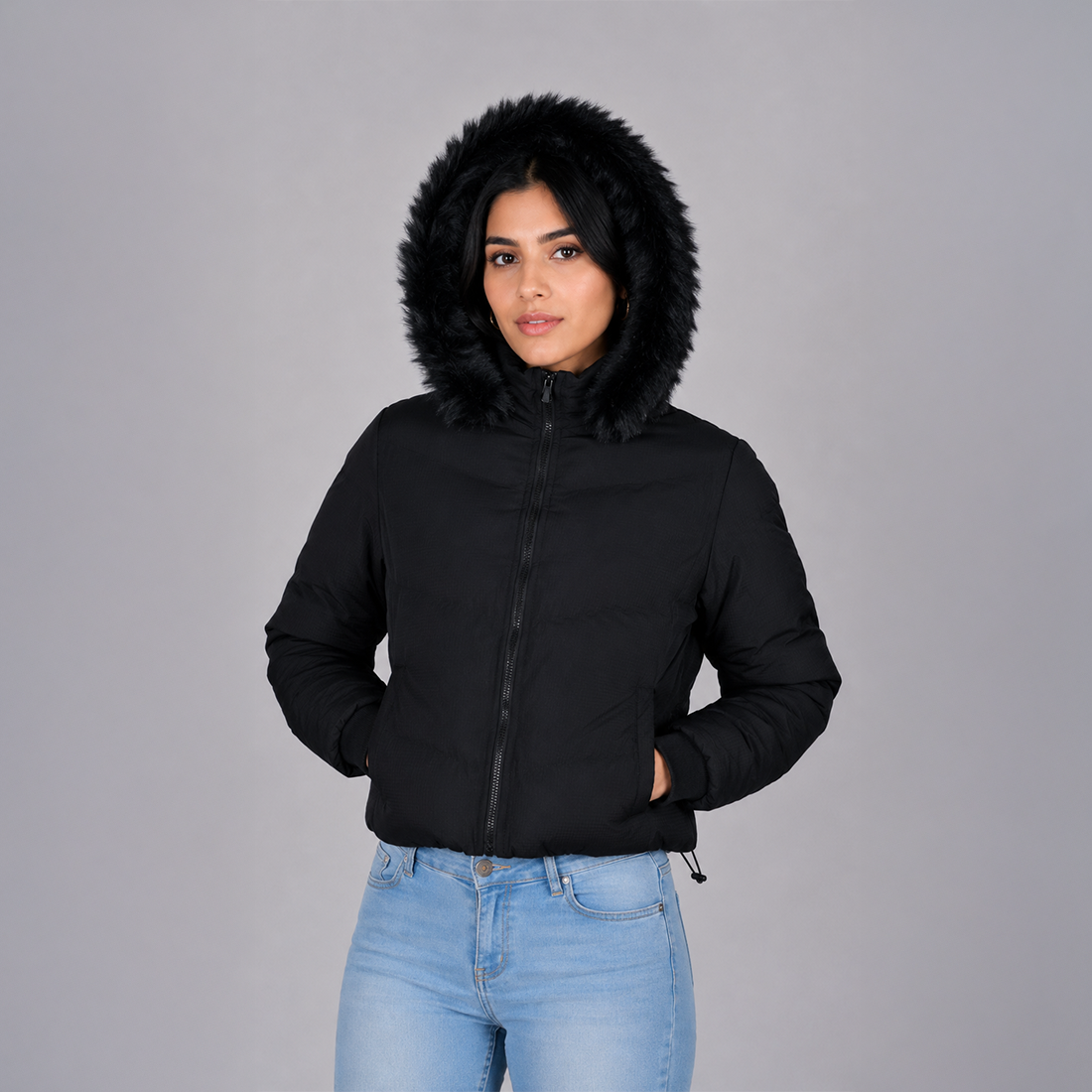 Casaca Puffer Corta para Mujer Belinda 9914 con Capucha de Peluche - Negro
