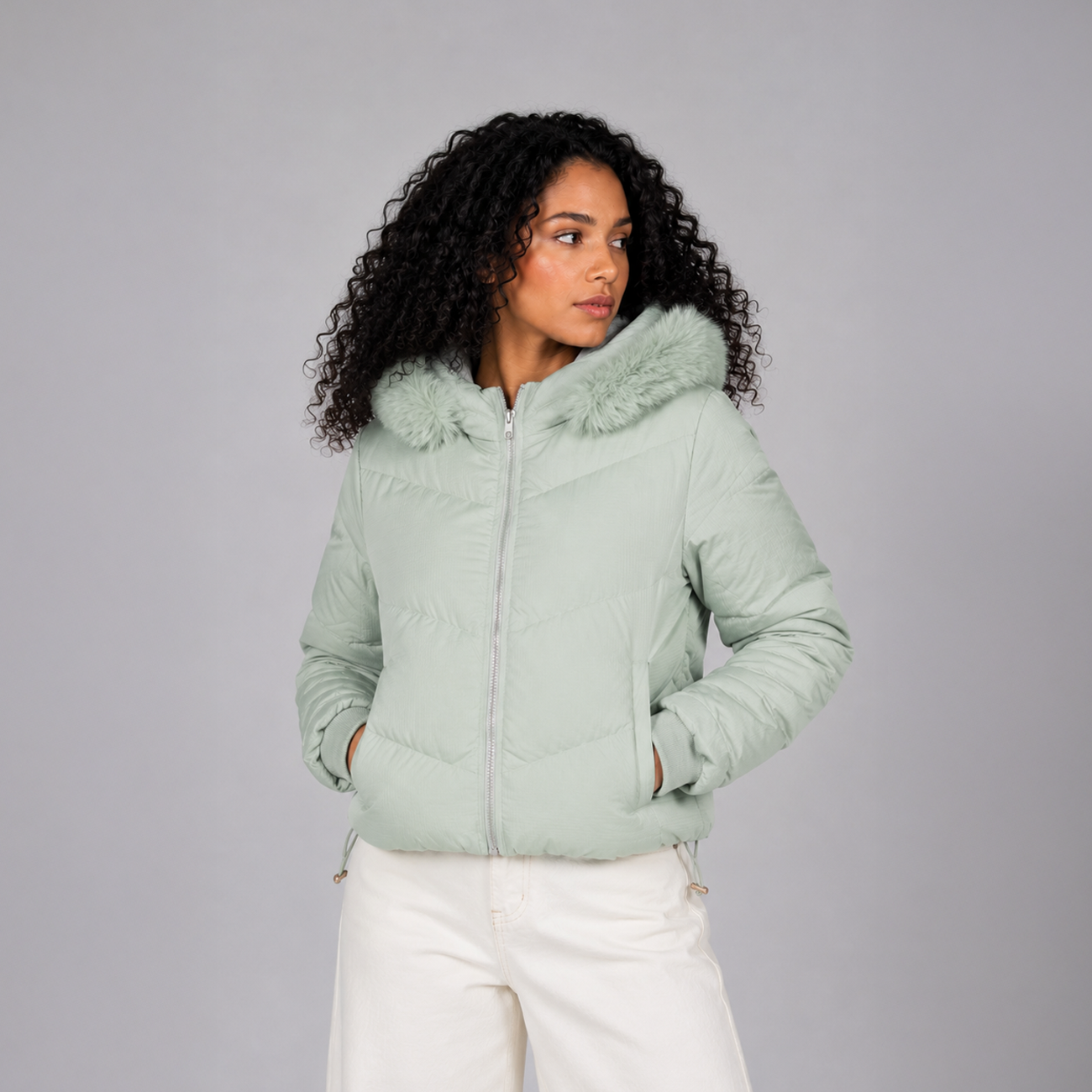 Casaca Puffer Corta para Mujer Belinda 9914 con Capucha de Peluche - Verde