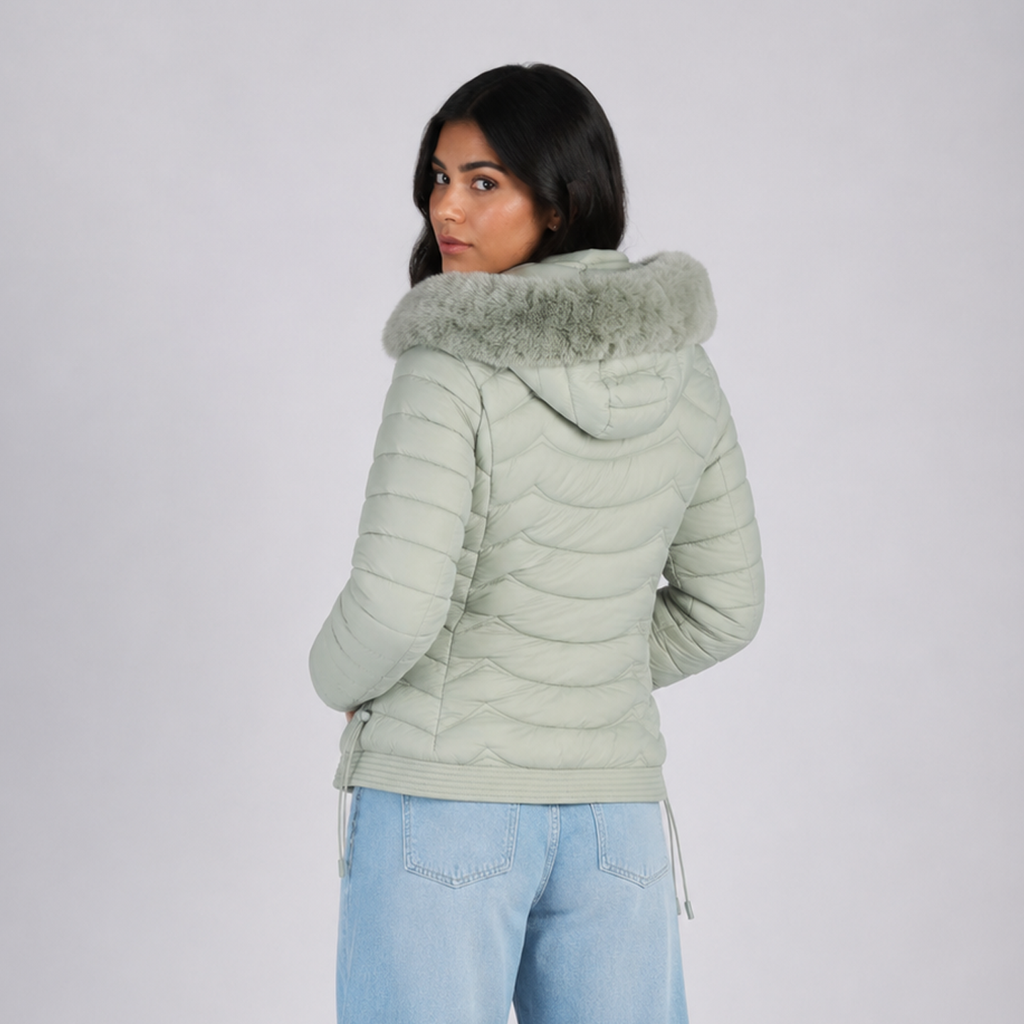 Casaca Puffer Entallada Belinda A2707 Con Capucha Peluche Para Mujer - Verde